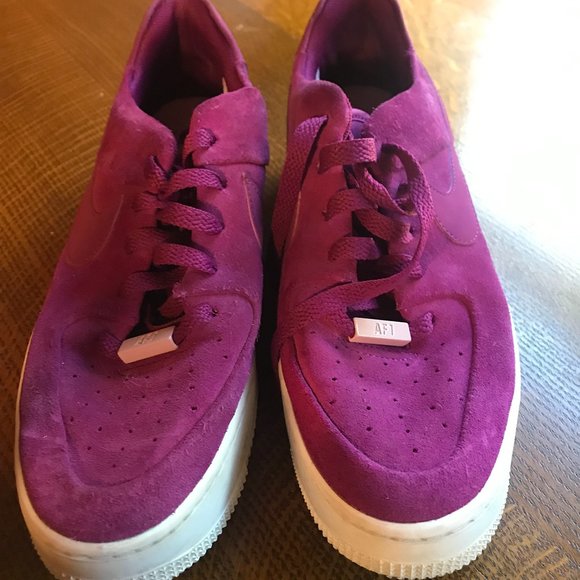 Nike Women's Sneakers in Berry and White - Picture 4 of 8